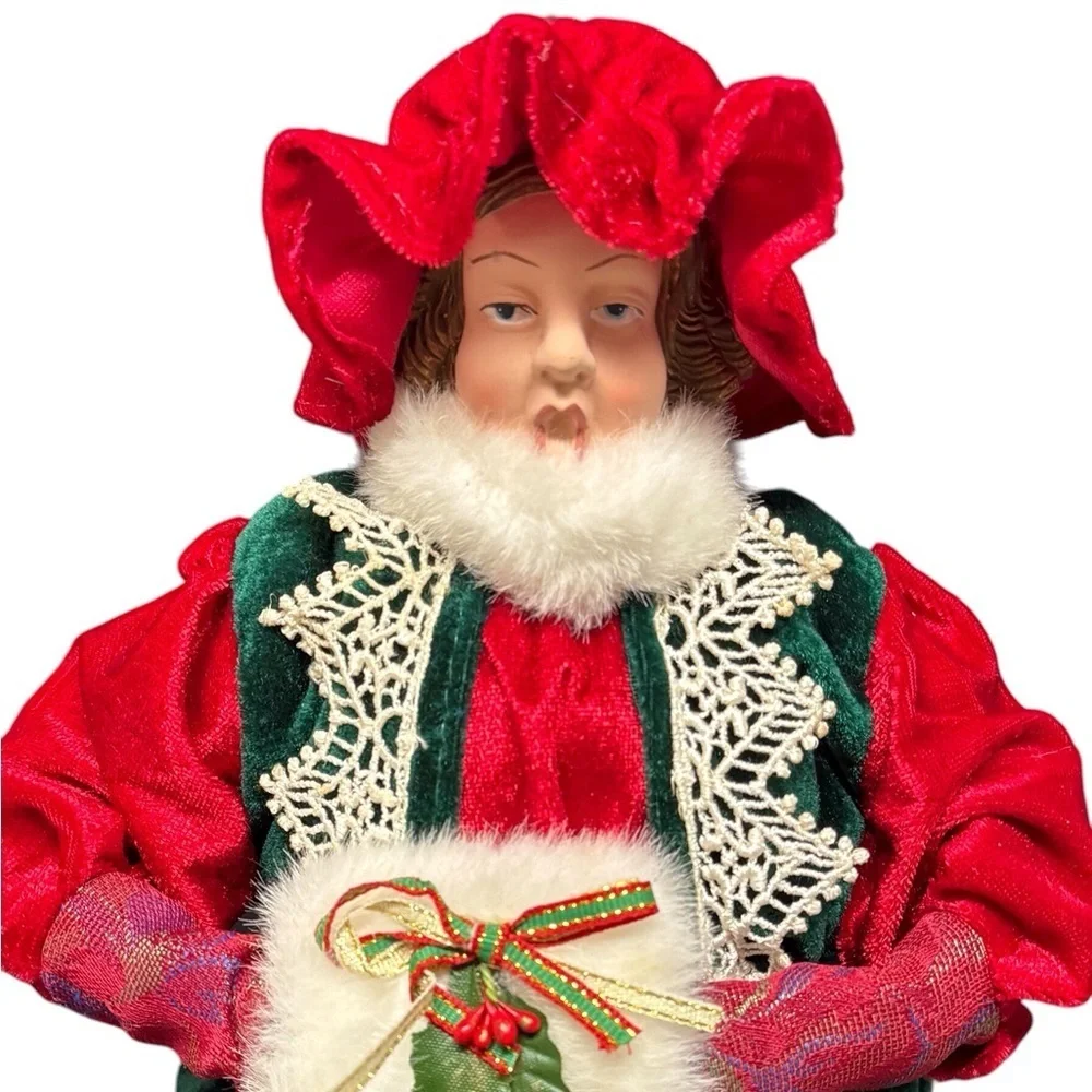 RARE Vintage Festive Holiday Caroler Figurines Man & Woman in Red/Green EUC